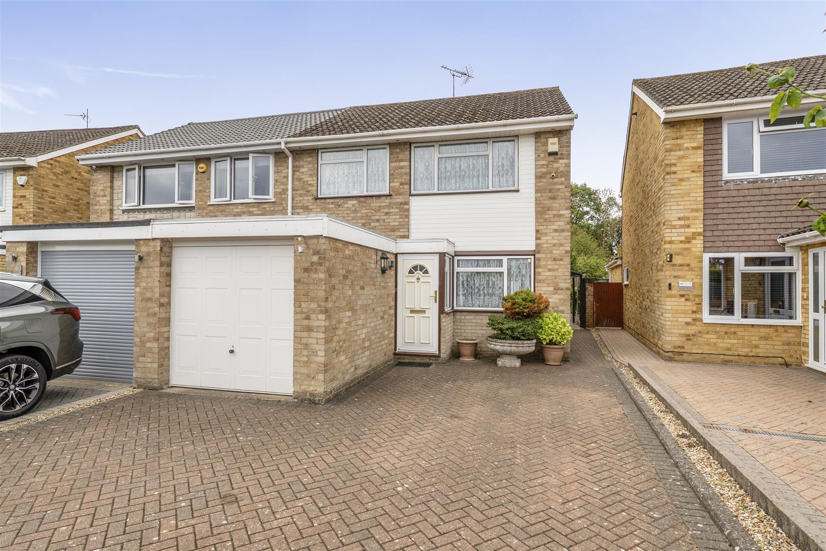 Aylesham Way, Yateley